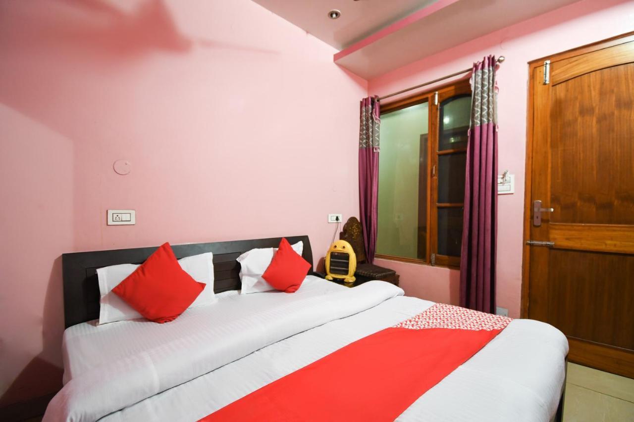 โอโย 67033 โฮเต็ล ซาฮิล พลาซา Hotel Una  ภายนอก รูปภาพ