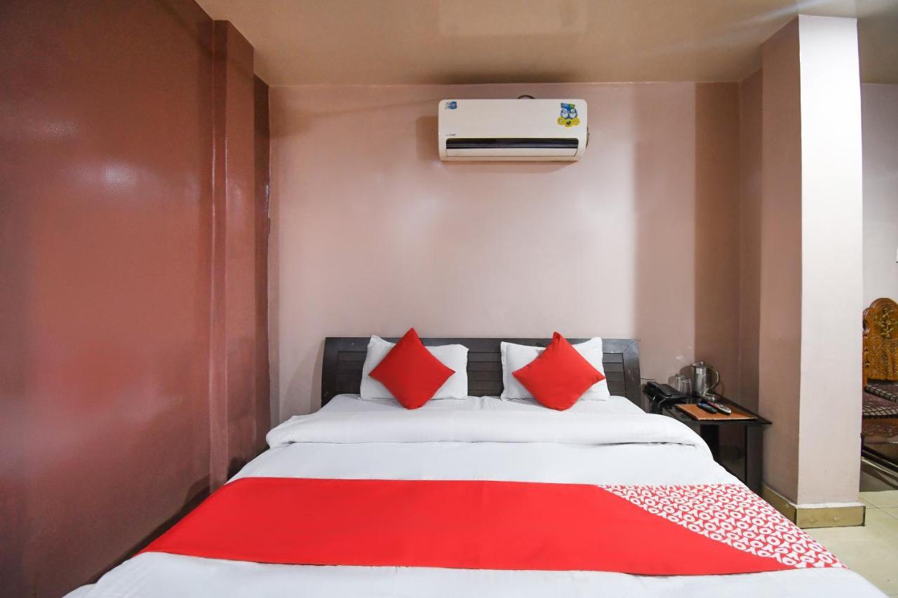 โอโย 67033 โฮเต็ล ซาฮิล พลาซา Hotel Una  ภายนอก รูปภาพ