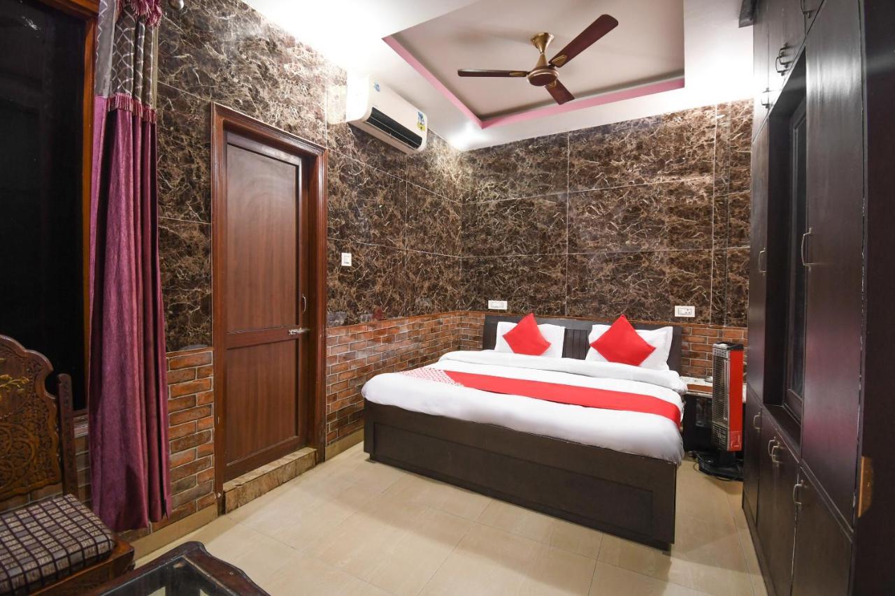โอโย 67033 โฮเต็ล ซาฮิล พลาซา Hotel Una  ภายนอก รูปภาพ